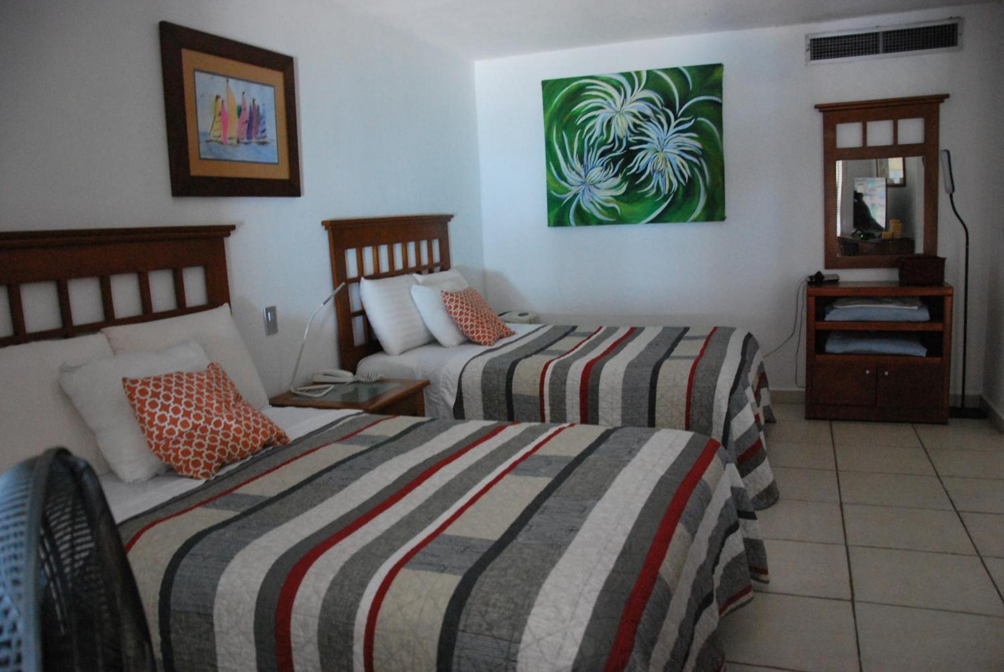Beachfront View Condo Beside La Isla Mall 푸에르토 발라타 외부 사진