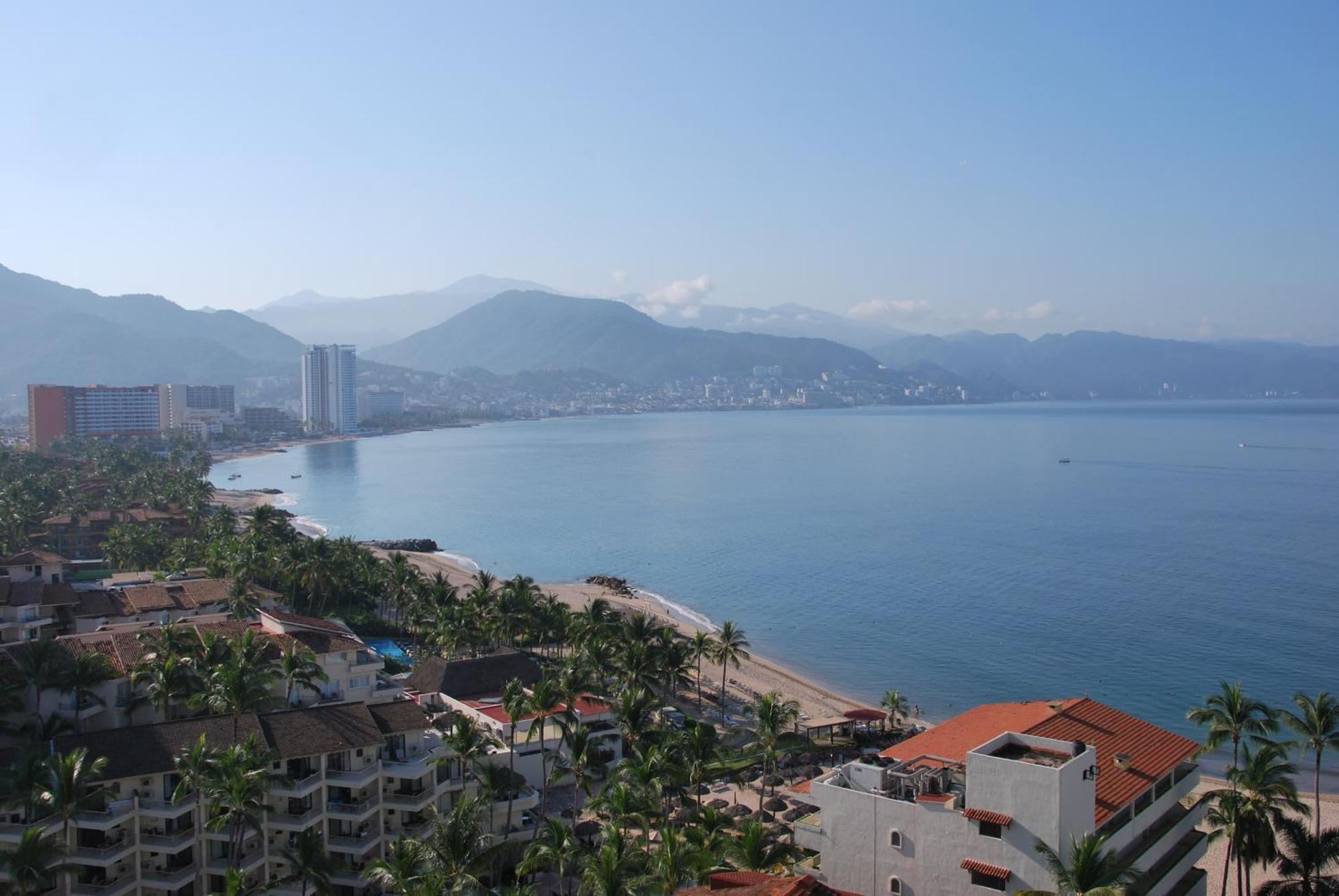 Beachfront View Condo Beside La Isla Mall 푸에르토 발라타 외부 사진